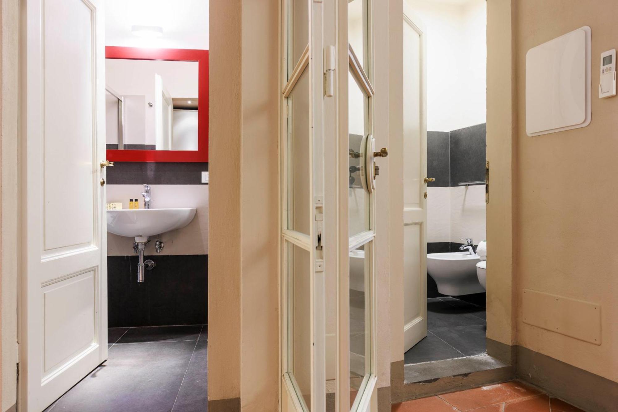 Santa Croce Deluxe Apartment فلورنس المظهر الخارجي الصورة